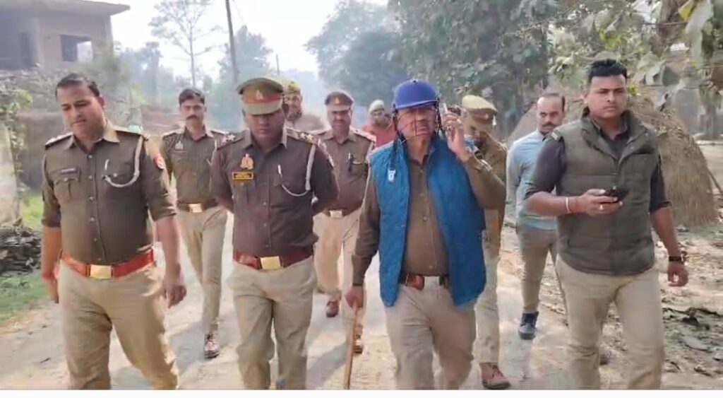 पड़ौली गांव में पुलिस ने डाला डेरा, किया पैदल मार्च