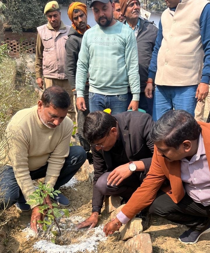 पौधा रोपण को अपनी जीवनशैली का हिस्सा बनाना चाहिए- बृजेश मणि त्रिपाठी अध्यक्ष