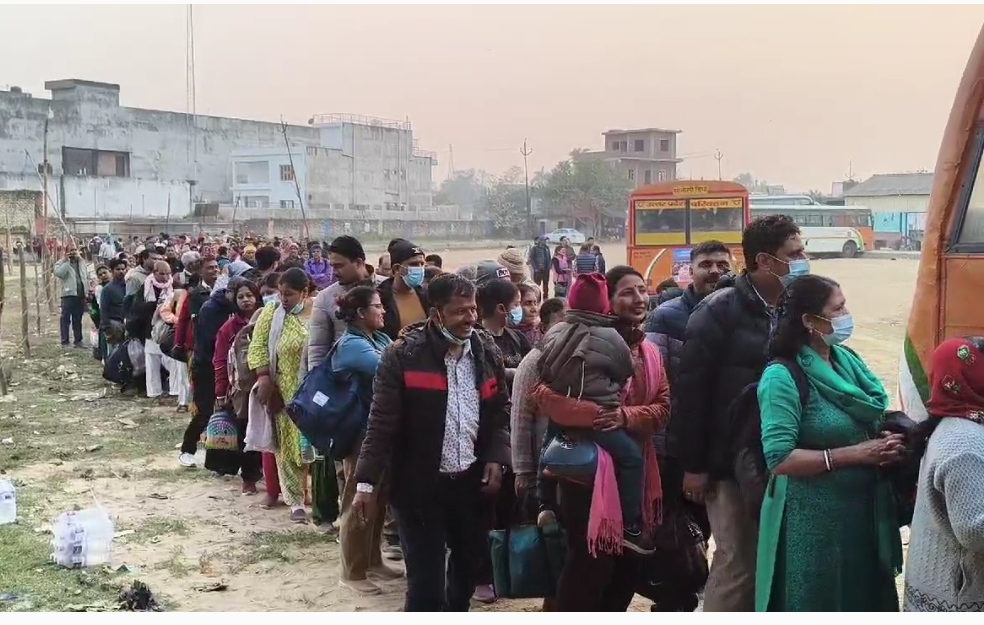 प्रयागराज महाकुंभ को लेकर नेपाल में उत्साह, सोनौली बॉर्डर पर श्रद्धालुओं का जनसैलाब