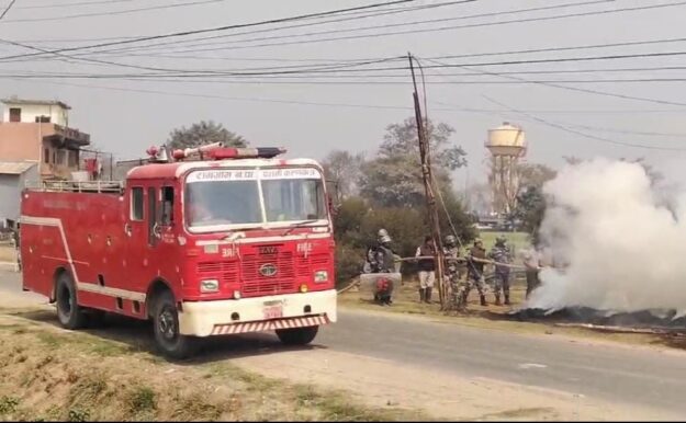 नेपाल के नवल परासी में दो पक्षों में हिंसक झड़प, पुलिस वाहन फूका, हवाई फायरिंग