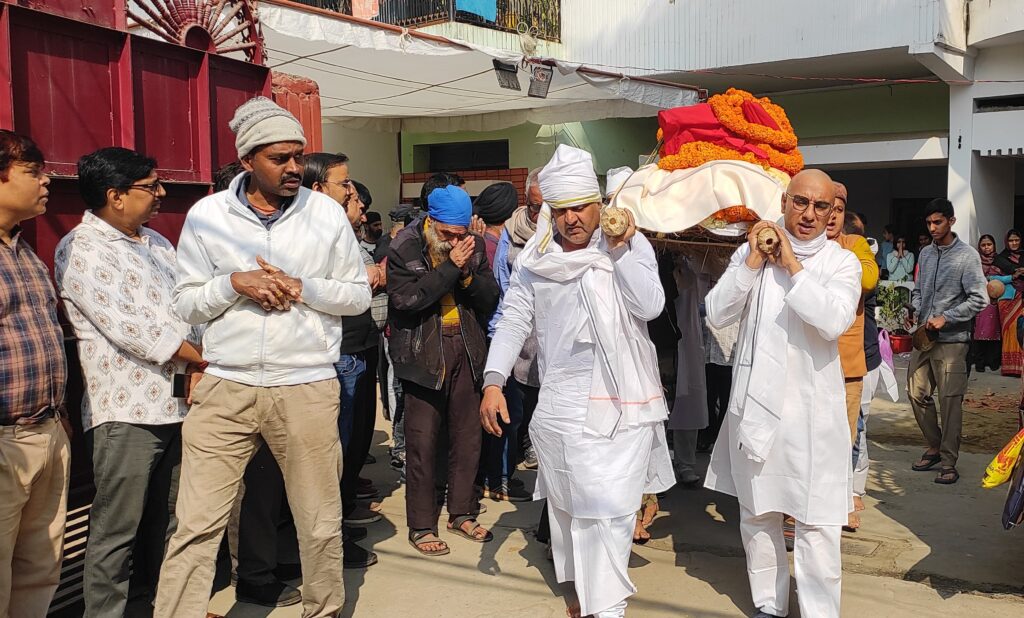 अपने अंतिम यात्रा पर निकले समाजसेवी उद्योगपति गोवर्धन असवानी, देखें तस्वीरें