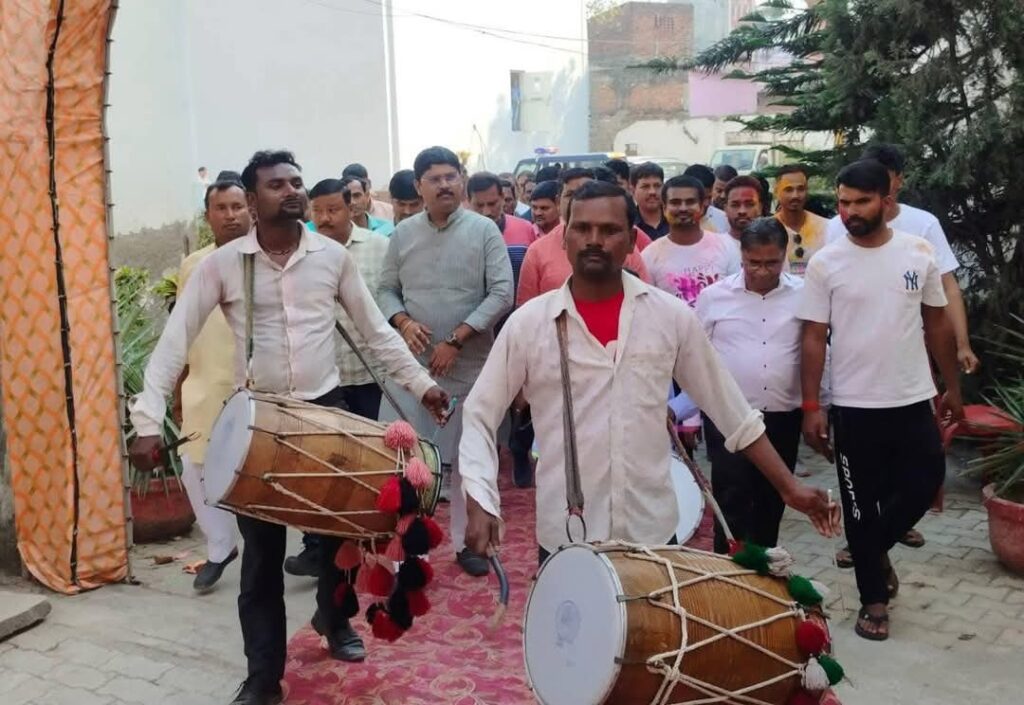 नौतनवा में पटवा परिवार द्वारा होली मिलन समारोह , विधायक ऋषि त्रिपाठी ने दी शुभकामनाएं